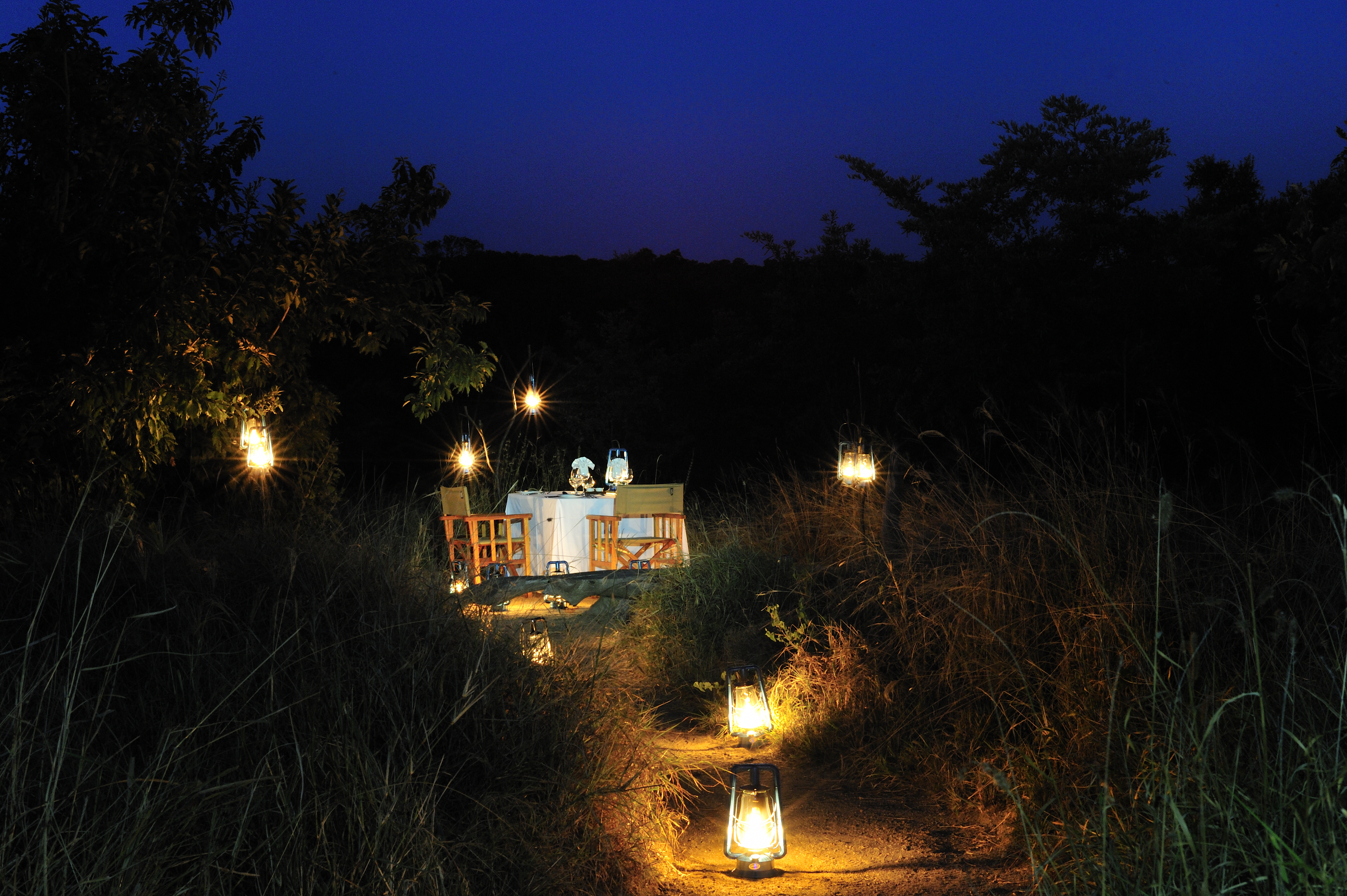 <p>The Sabi Sabi Earth Lodge offers a range of private dining experiences for couples who want to enjoy a romantic and intimate evening together. These dining experiences are tailored to each couple's preferences and can be customized to include their favorite foods, drinks, and settings.</p>